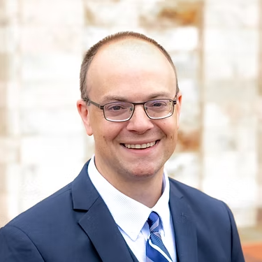 Bowing Before the Mystery: The Unity of Kneeling at Mass