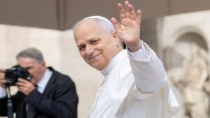 NBC poll: Americans love Leo