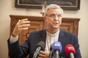 Belgian bishop announces plan to ordain married men as priests