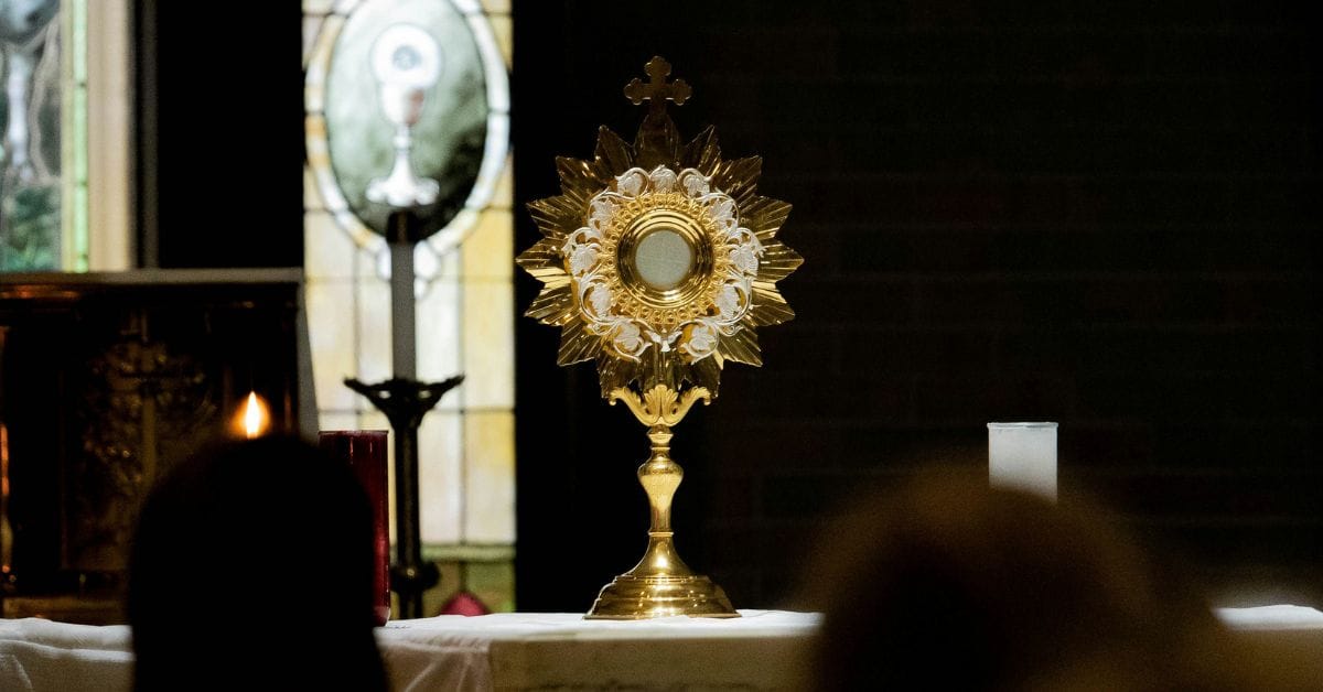 Distracted in Adoration? 15 Simple Ways to Make a Better Holy Hour Before the Eucharist