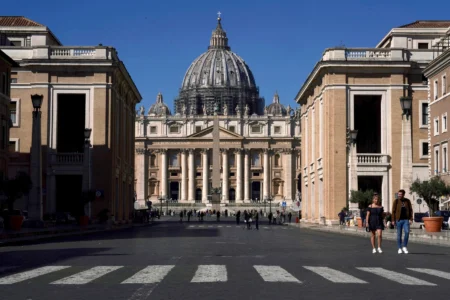 Vatican court deadline passes for prosecutors to deposit all evidence in financial trial