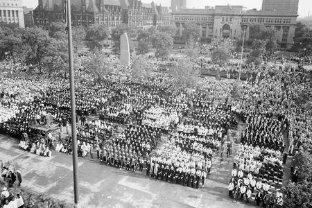 The Time Venerable Fulton Sheen Gave a Conference for 270,000 People in St. Louis