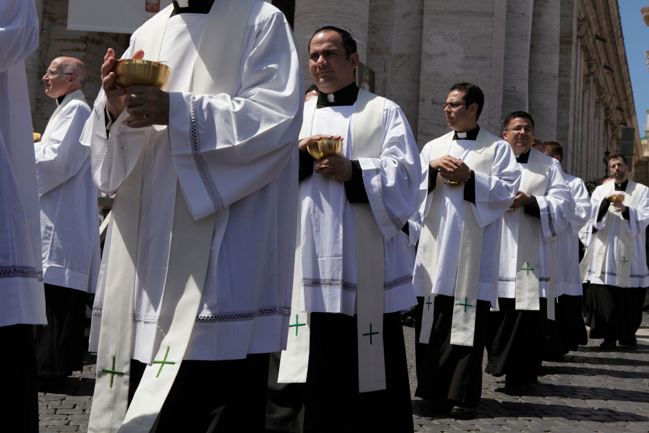 Who are the priests of Rome? A look at the numbers