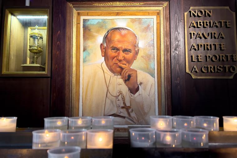 Polish Influencer Honors John Paul II While Raising Money for Charity