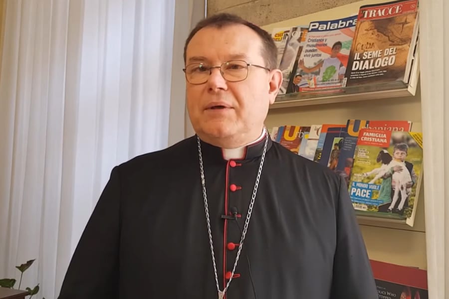 Why did Moscow’s Archbishop Pezzi resign?