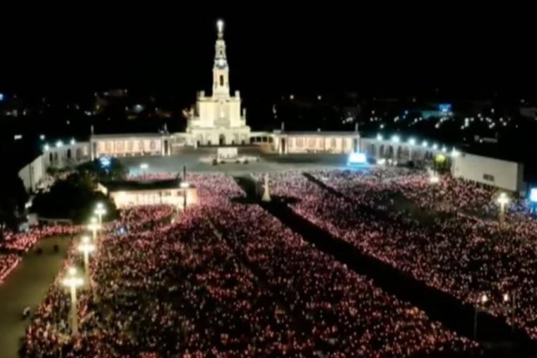 Thousands of Pilgrims Gather at Fátima to Commemorate the Apparitions of Our Lady