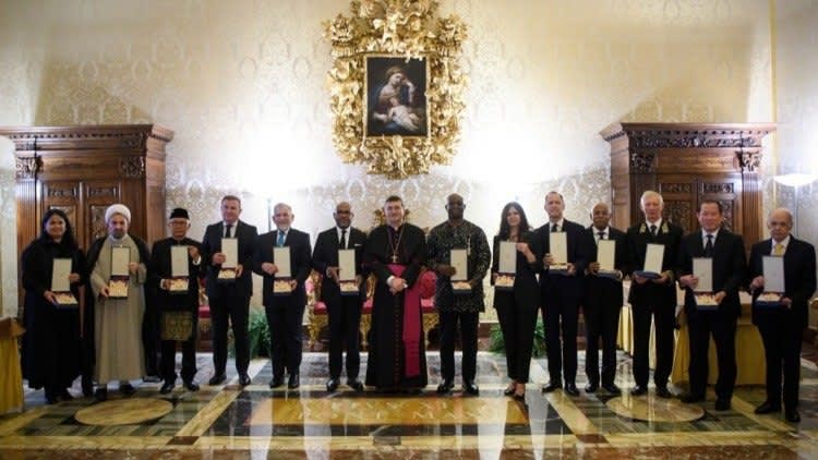 Did the Vatican really give a special award to the Iranian ambassador?