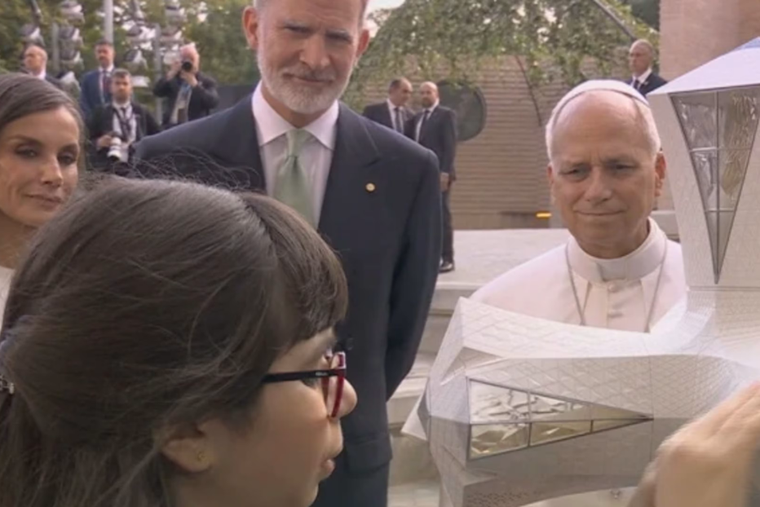 Blind Girl Tells Pope Leo XIV How She Sees the Sagrada Familia’s Tallest Tower ‘With Her Heart’