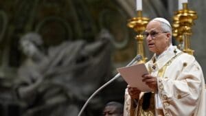 Pope, in message, calls on the world’s priests to be holy