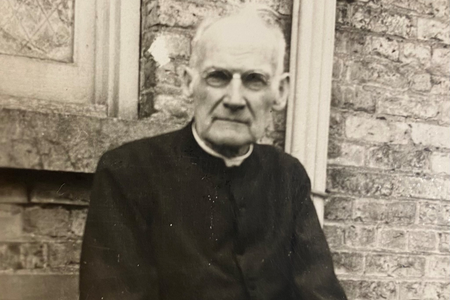 A Shoemaker’s Sacred Heart Devotion: Thousands Have Been Healed Thanks to Witness of ‘Miracle Man of Notre Dame’