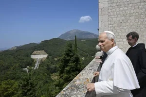 What Catholics can learn about leisure from a pope on vacation