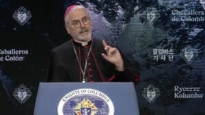 Archbishop Coakley reflects on ‘the virtue of patriotism’ at Knights of Columbus dinner