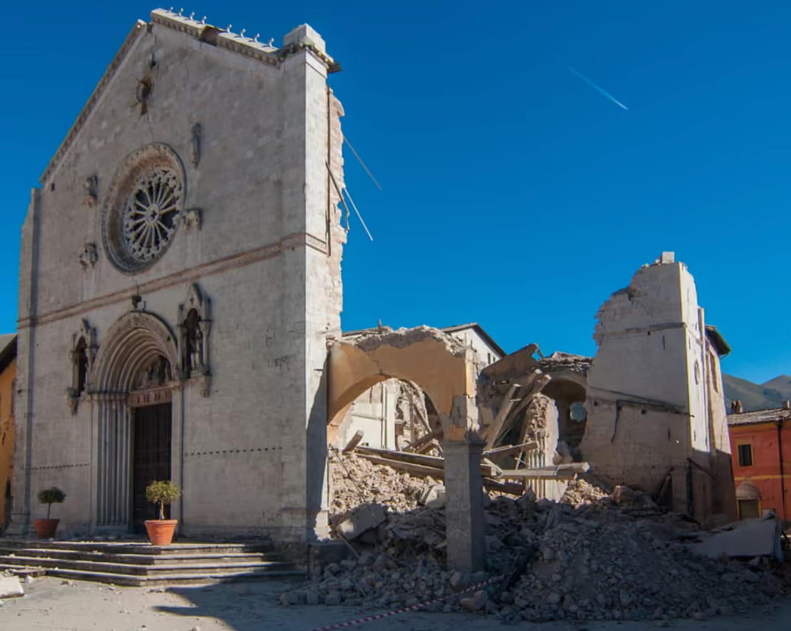 10 Years Ago, Earthquakes Hit Italy—Over a Year Later, 40 Eucharistic Hosts Were Found Intact Beneath a Collapsed Church