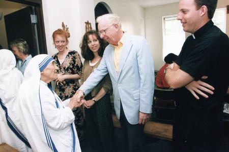 Mother Teresa’s American Doctor and His Family Recall Special Memories With Saint
