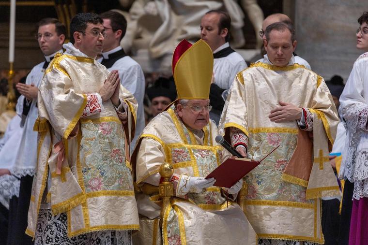 Cardinal Burke to Lead International Rosary Rally in Amsterdam