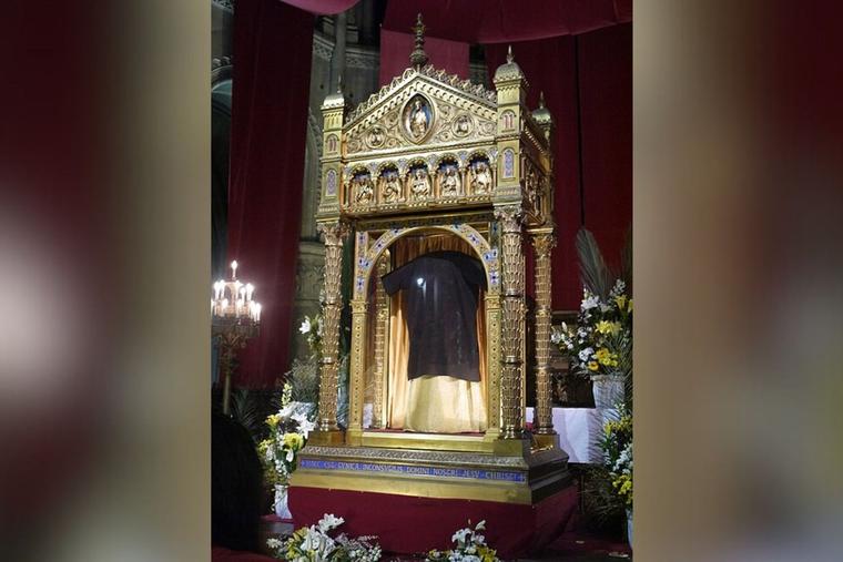 Relic of Christ’s Tunic to Be Displayed for Pope Leo in France