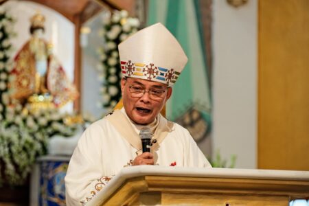 Filipino bishops back signature drive to ban political dynasties
