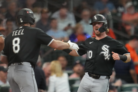 White Sox receive a letter from Pope Leo XIV before winning playoff opener