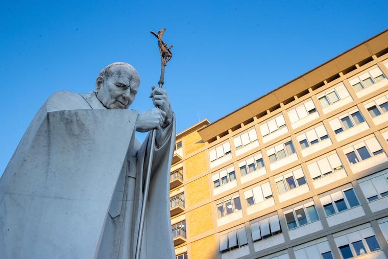 Pope Leo XIV to Be Admitted to Rome’s Gemelli Hospital on Tuesday