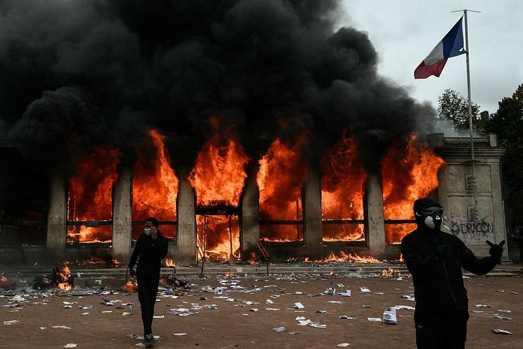 French Bishops Appeal for Calm As Riots and Looting Sweep France